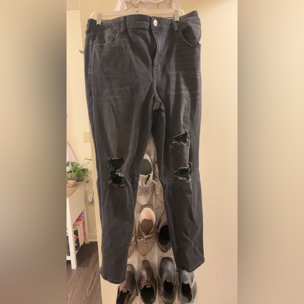 Distressed Black Jeans American Eagle size 20